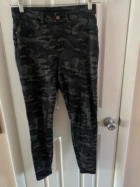 G by Giuliana Women's Skinny Jeans - Black & Gray Camo